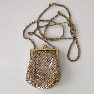 Whiting & Davis Vintage Gold Tone Mesh Kiss Clasp Clutch Crossbody Bag Purse